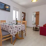Appartamento Zvone1 Veli Rat