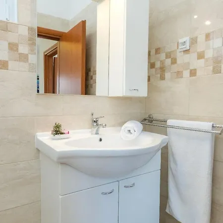 Zvone1 公寓 韦利拉特