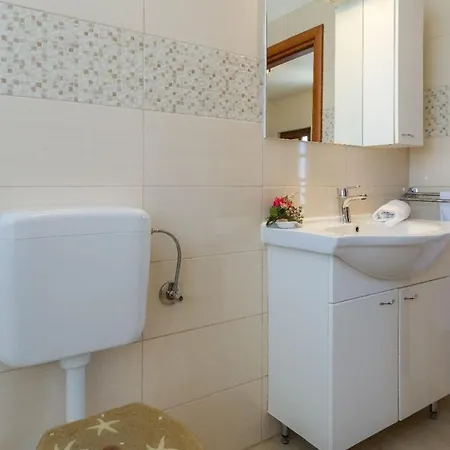 Apartman Zvone1 *