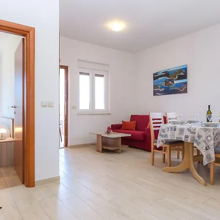 Apartman Zvone1 Veli Rat