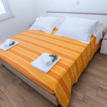 Apartman Zvone1 Veli Rat