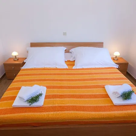 Apartman Zvone1 Veli Rat