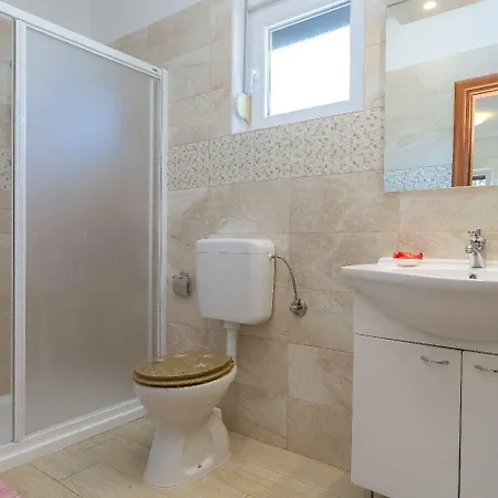 Apartman Zvone1 Veli Rat