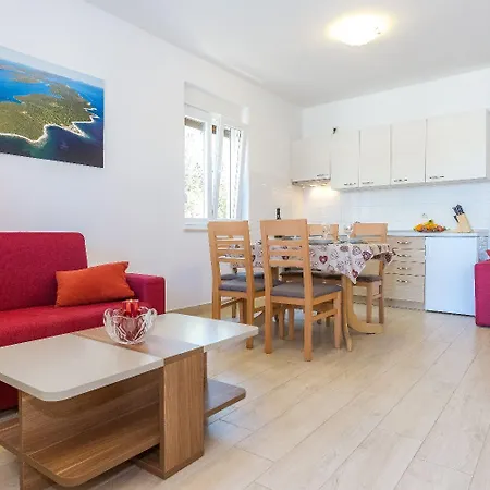 Apartman Zvone1 Veli Rat