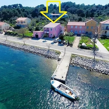 Apartman Zvone1 Veli Rat